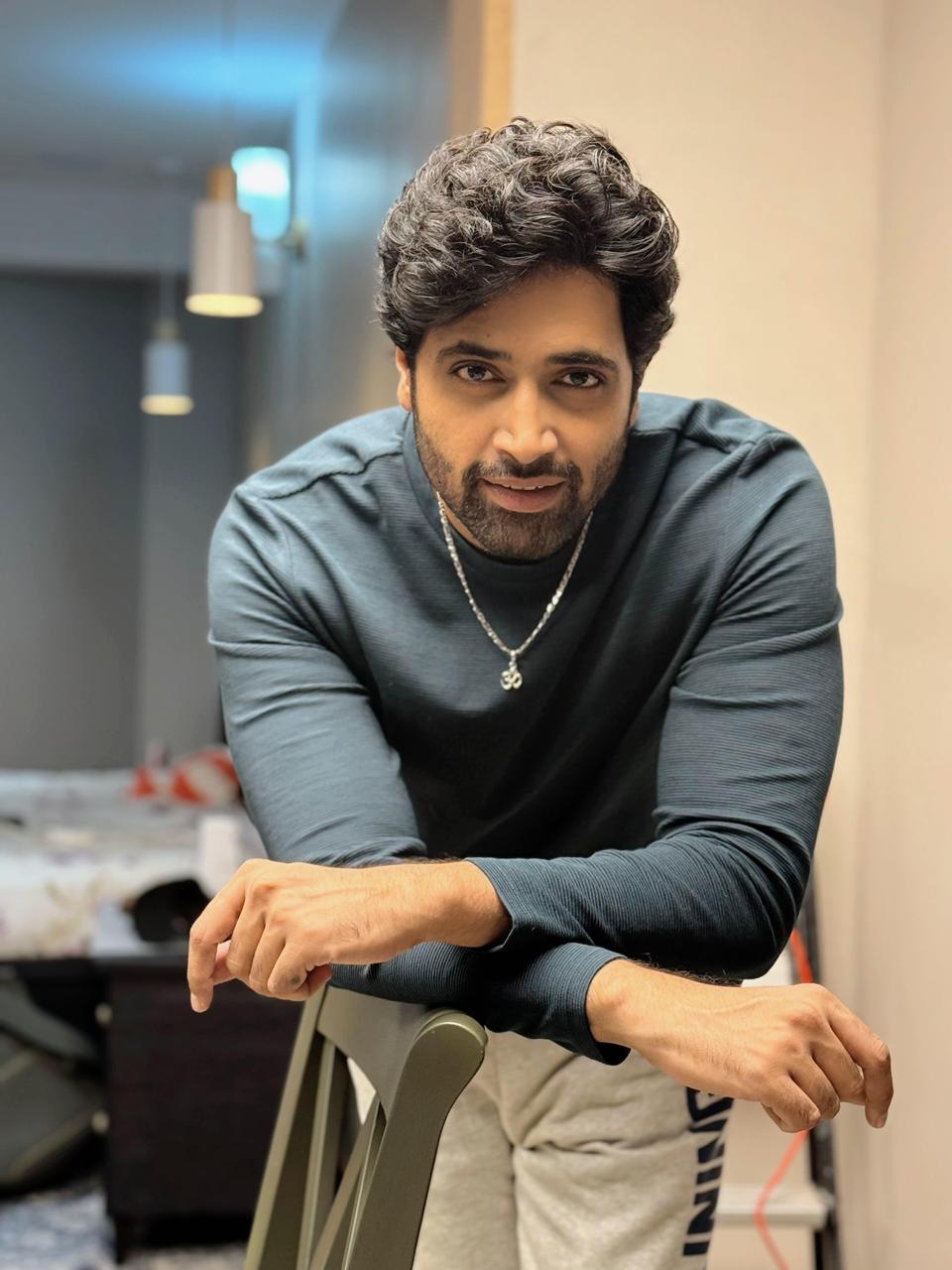 Adivi Sesh on ‘Tu Cheez Badi Hai Mast’ for Dacoit: As a kid in 90s, this track was impossible to escape