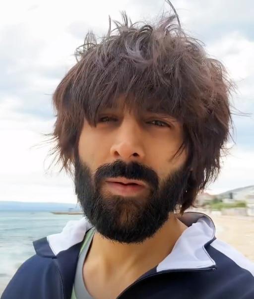 Kartik Aaryan's ‘Tu Meri Main Tera Main Tera Tu Meri’ goes on floor with a mahurat ceremony