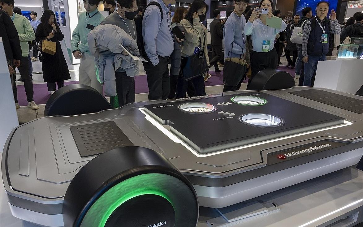 Major battery makers see steady drop in plant operation rates in S. Korea