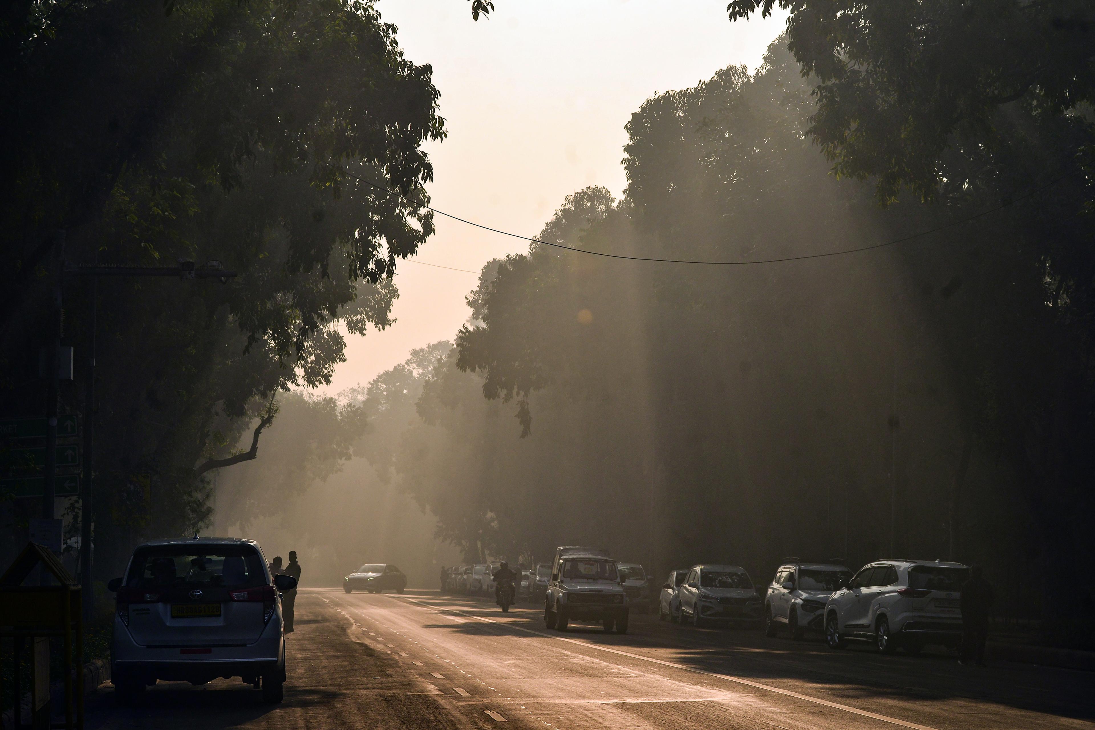 Delhi-NCR air remains in ‘very poor’ category; winter chill eases