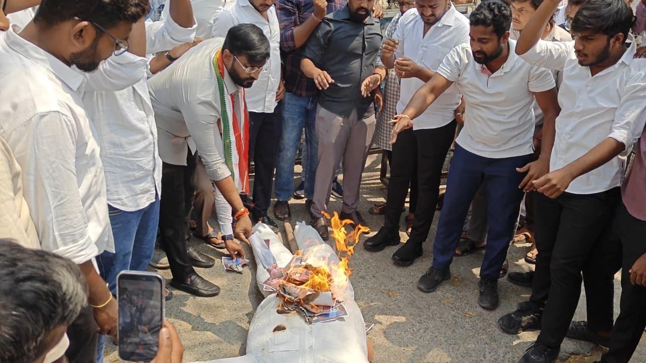 Telangana Congress chief challenges KTR for drug test