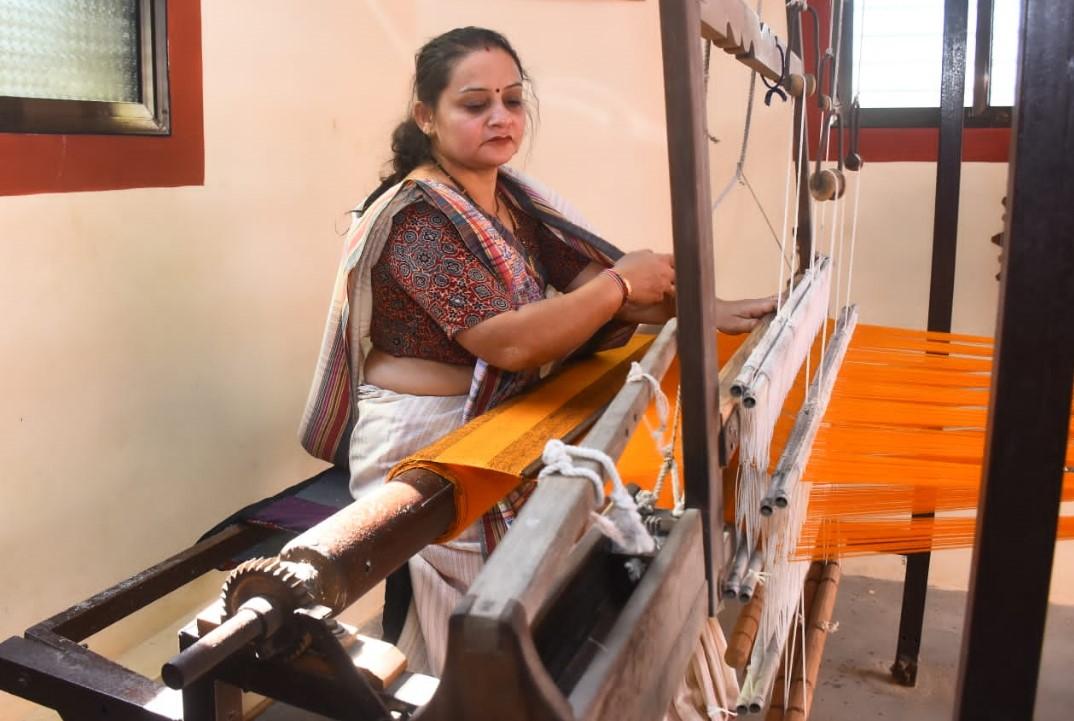 India celebrates 'National Handloom Day' today to honour 'Swadeshi Movement'