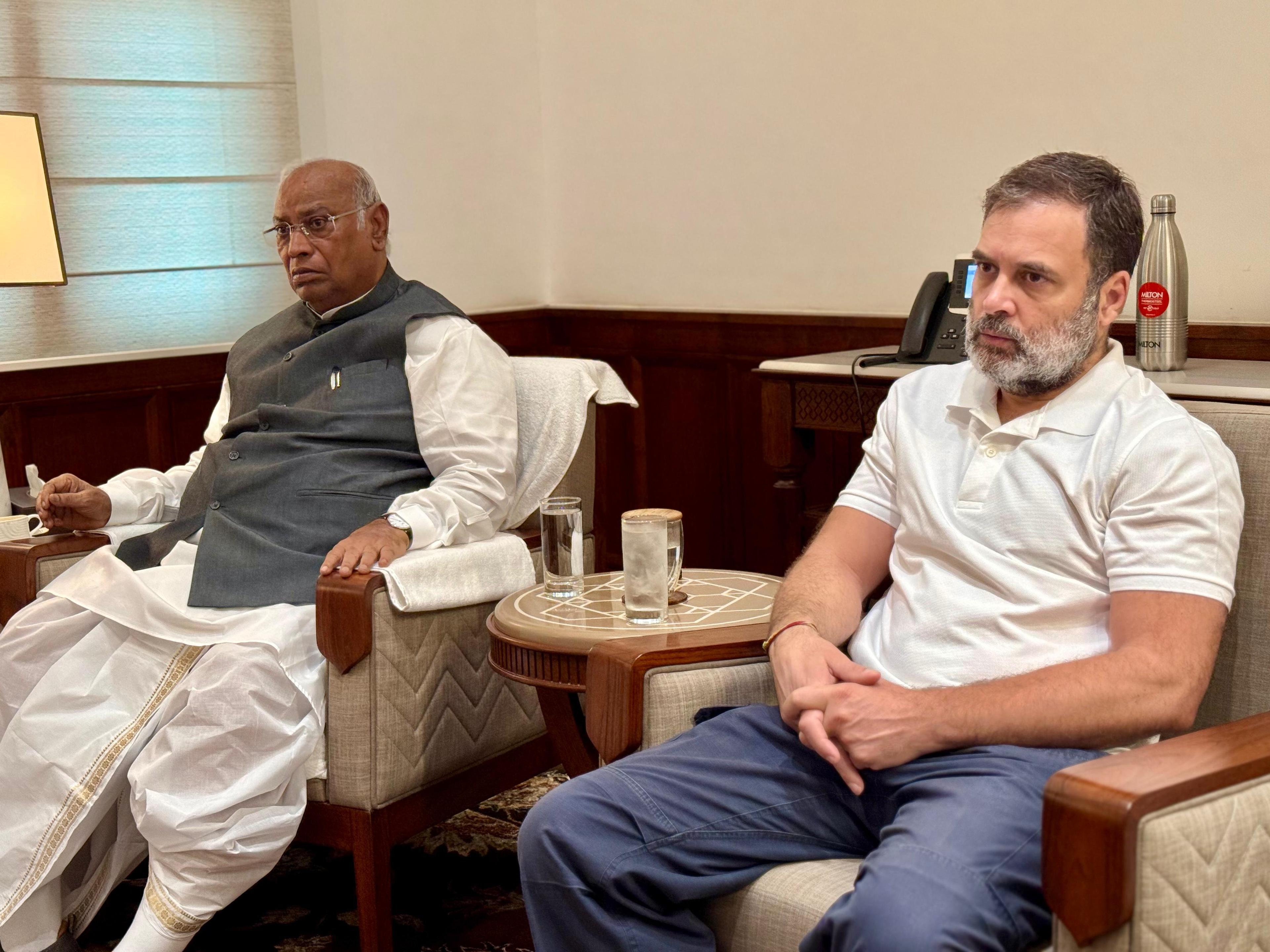 Kharge & Rahul assure full support for restoration of statehood to J&K