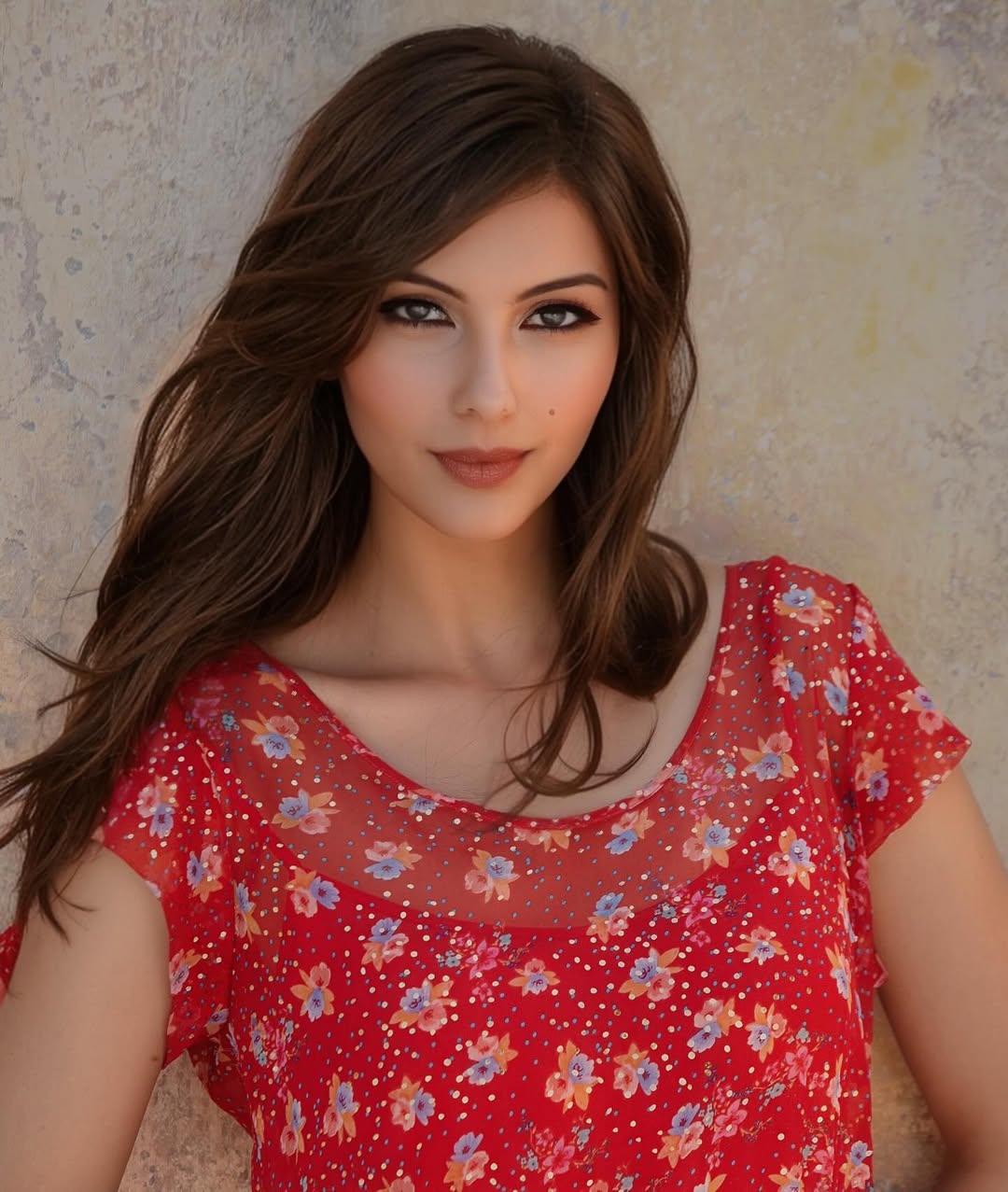 Somy Ali recalls Om Puri asking if he was too harsh while pulling her hair during intense scenes