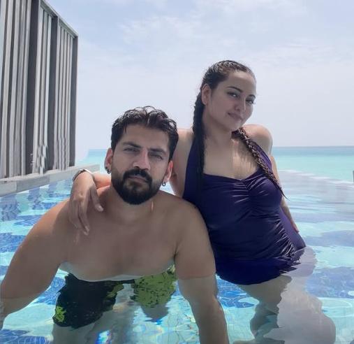 Sonakshi Sinha, Zaheer Iqbal to ring in New Year in Maldives, share fun 'pool pictures'