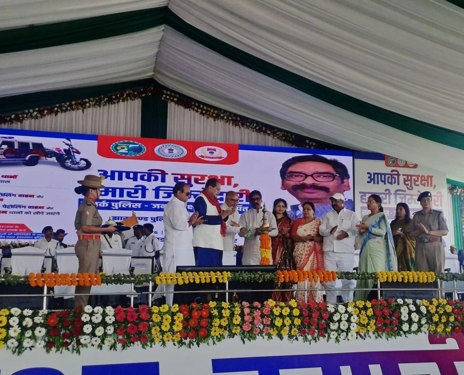 Jharkhand CM flags off 1,485 police vehicles, lays foundation for 12 high-tech police stations