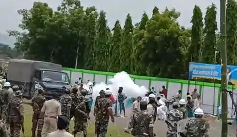 Clashes erupt between villagers and police on ‘Hool Diwas’ in Jharkhand, several injured