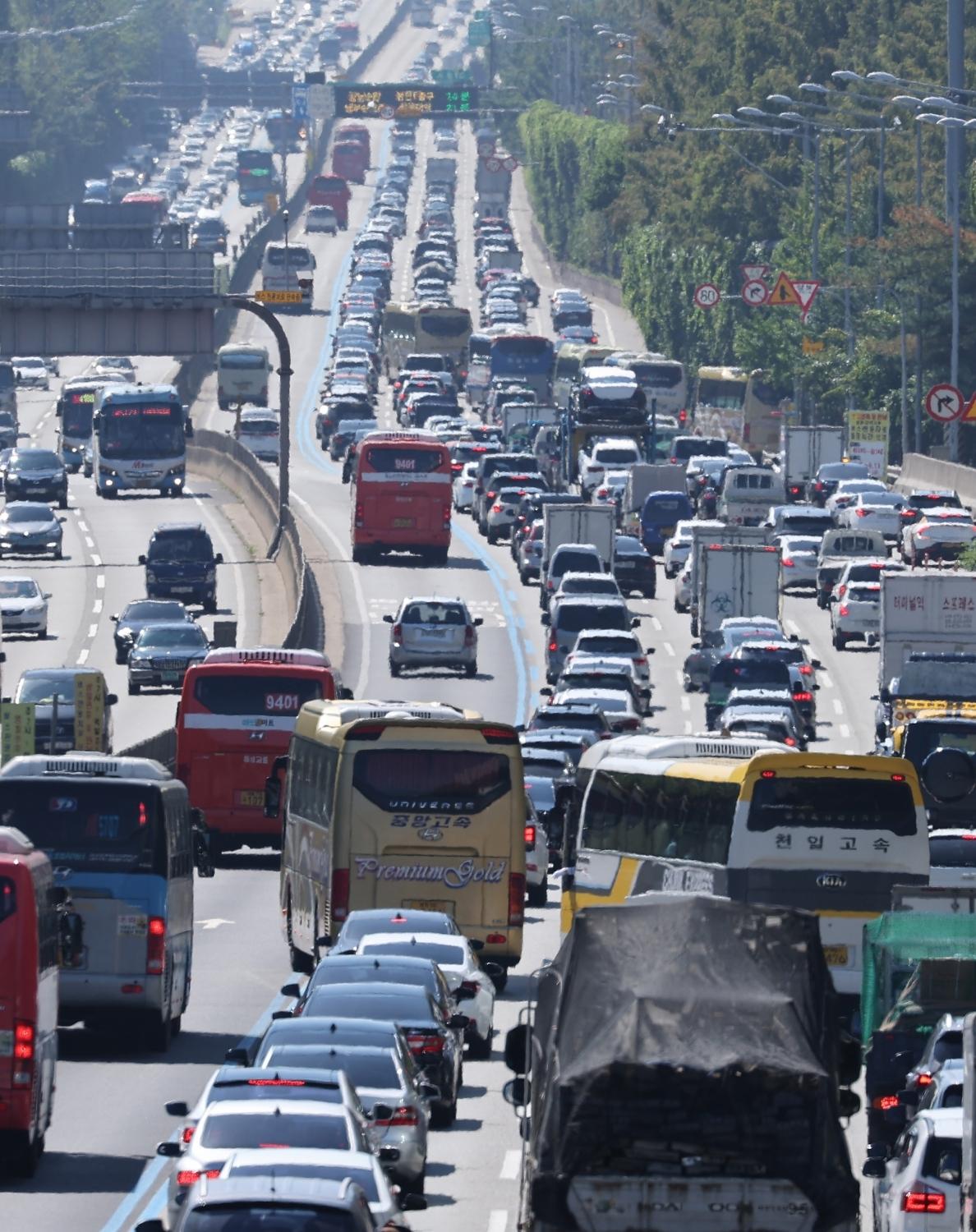 Oil crisis: Seoul hints at expanding vehicle rotation system to private sector