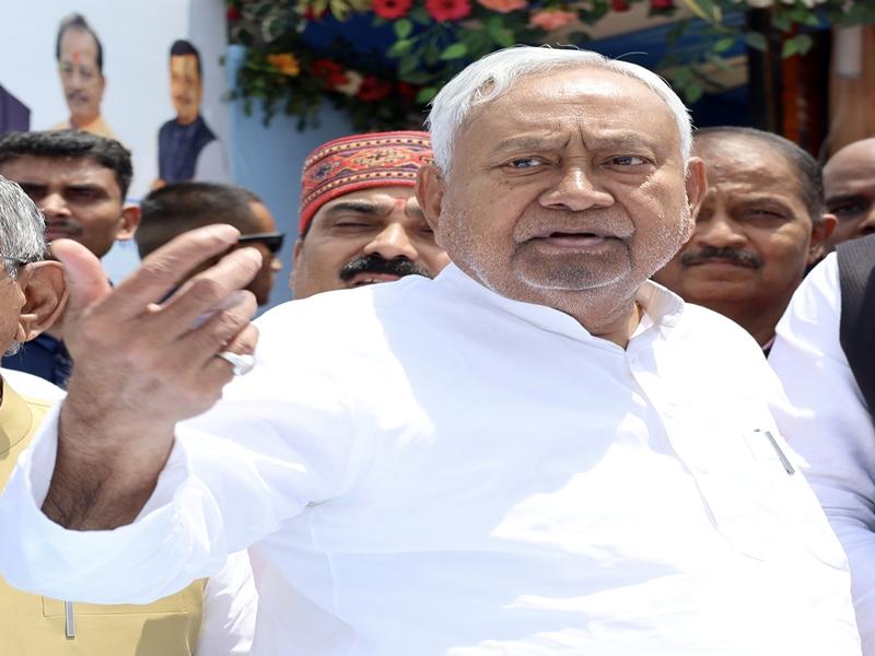 Bihar: Setback for JD-U as ex-MP, others switch to RJD