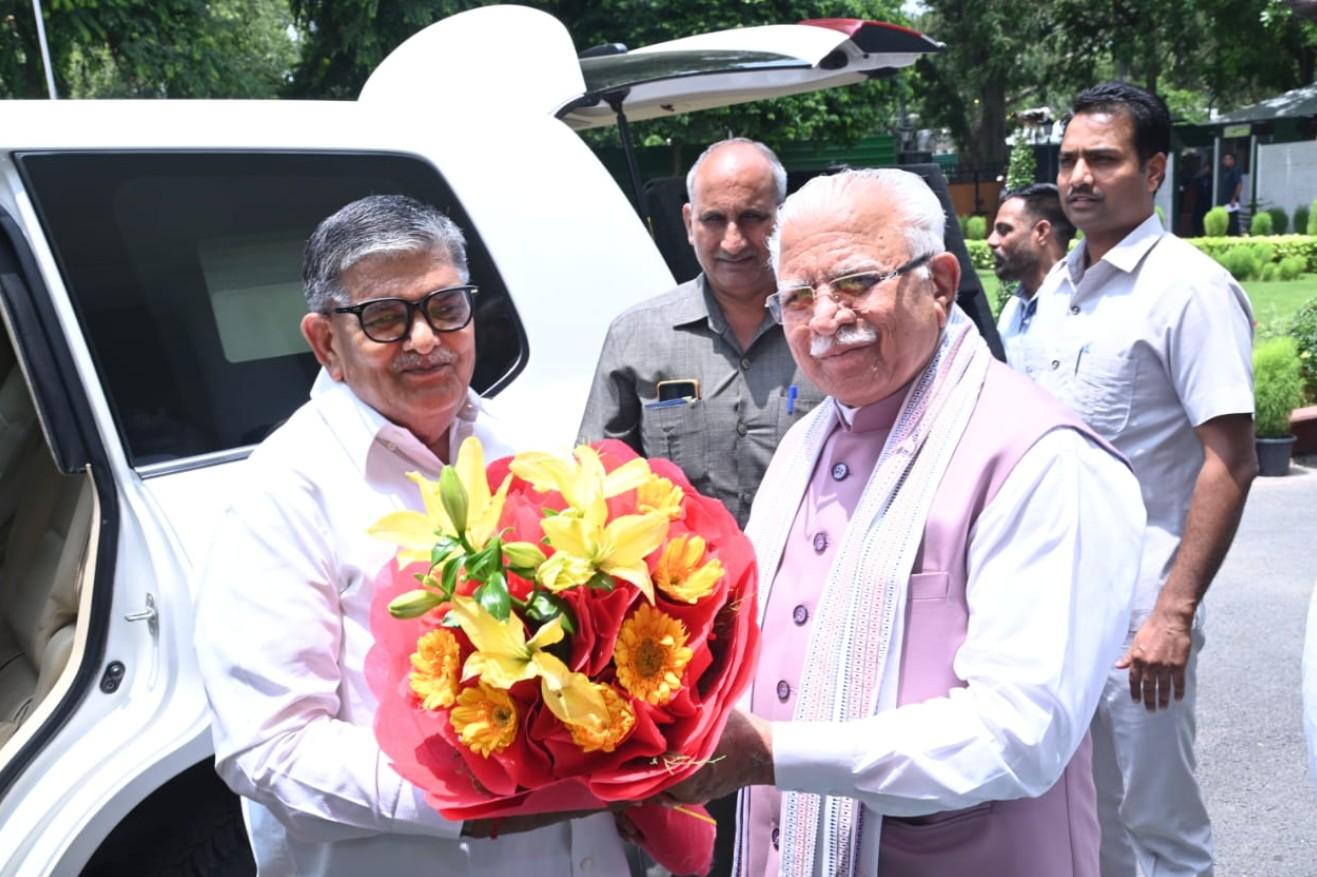 Punjab Governor discusses developmental issues with Union ministers