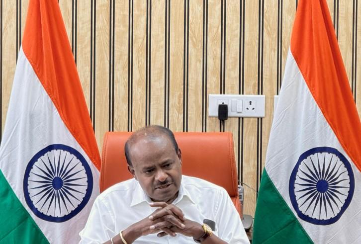 Union Minister Kumaraswamy warns K'taka govt against fight with Centre, says trust PM Modi