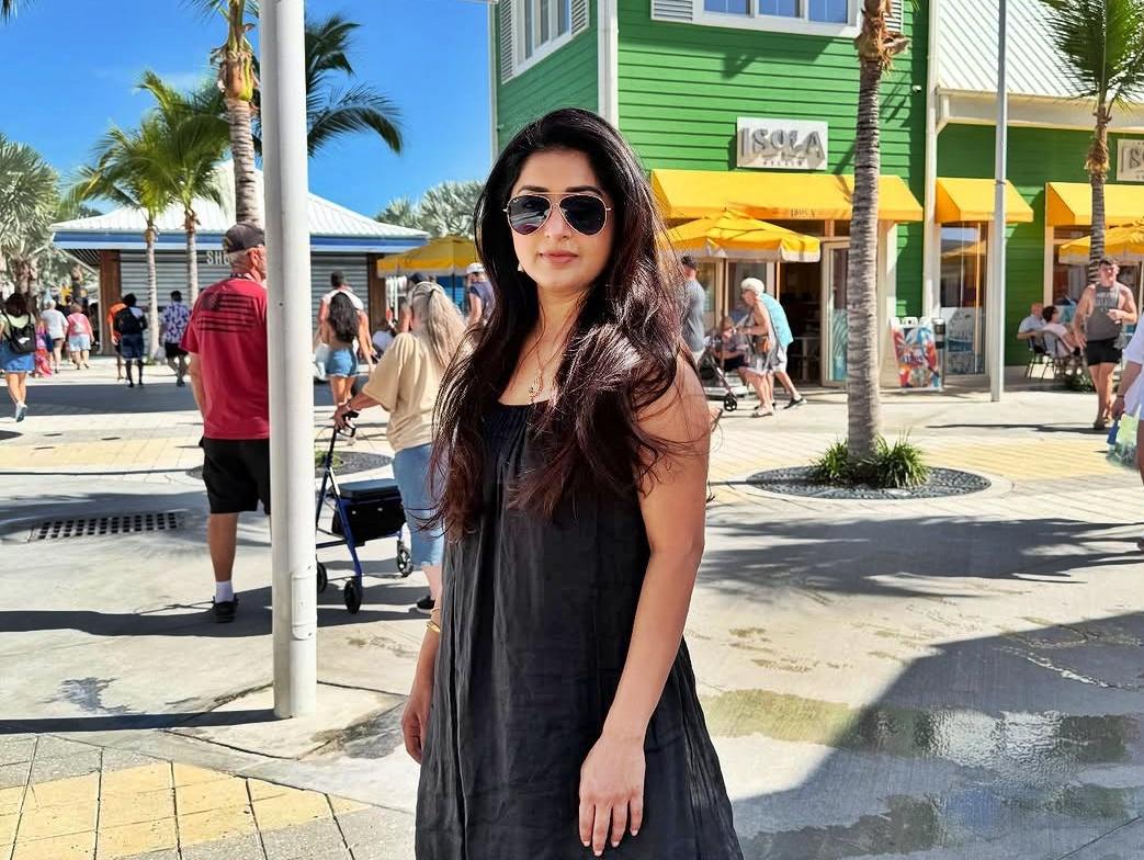 Meera Jasmine offers prayers for actor Shine Tom Chacko's grieving family