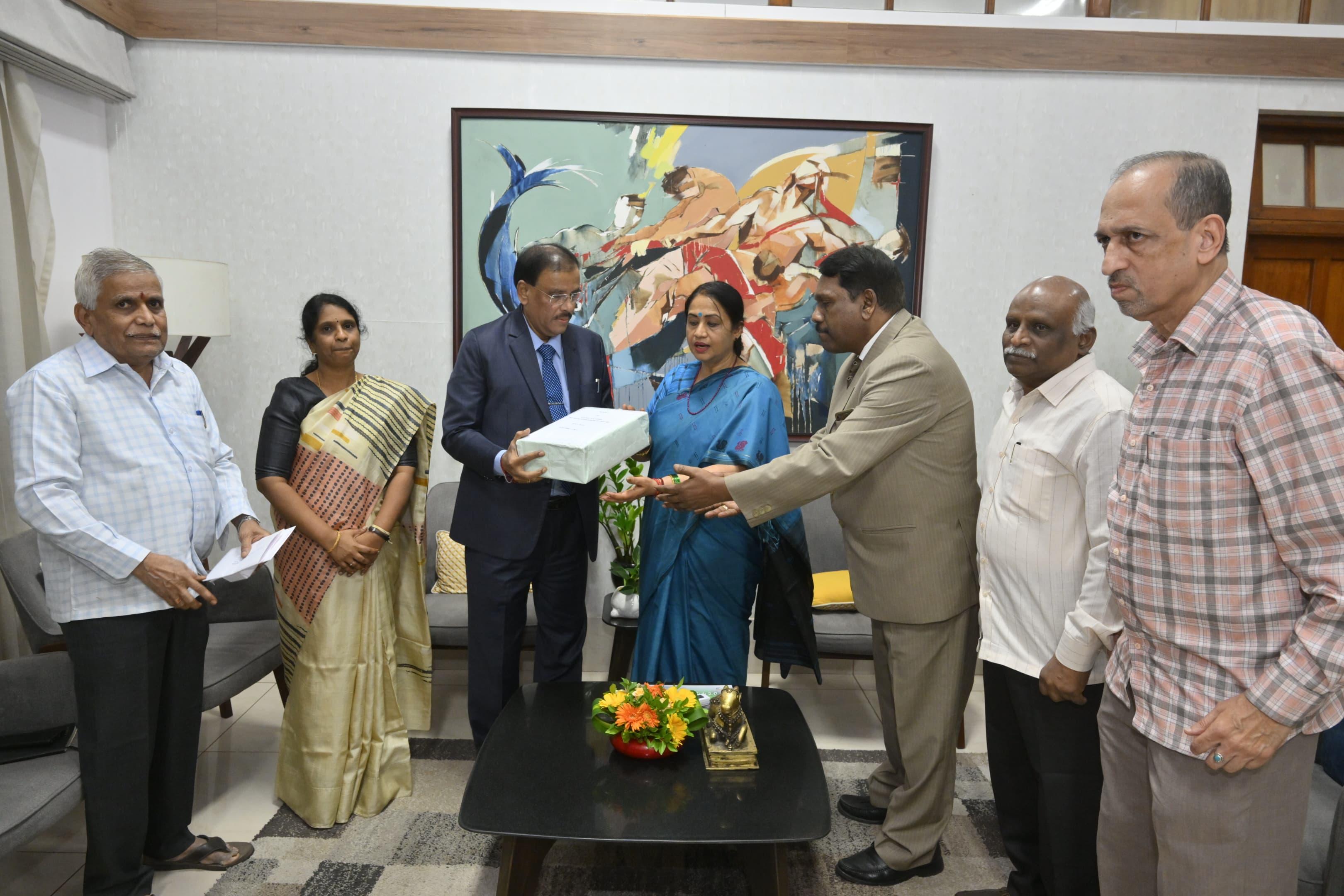 MUDA scam: Ex-HC judge submits report to K'taka govt