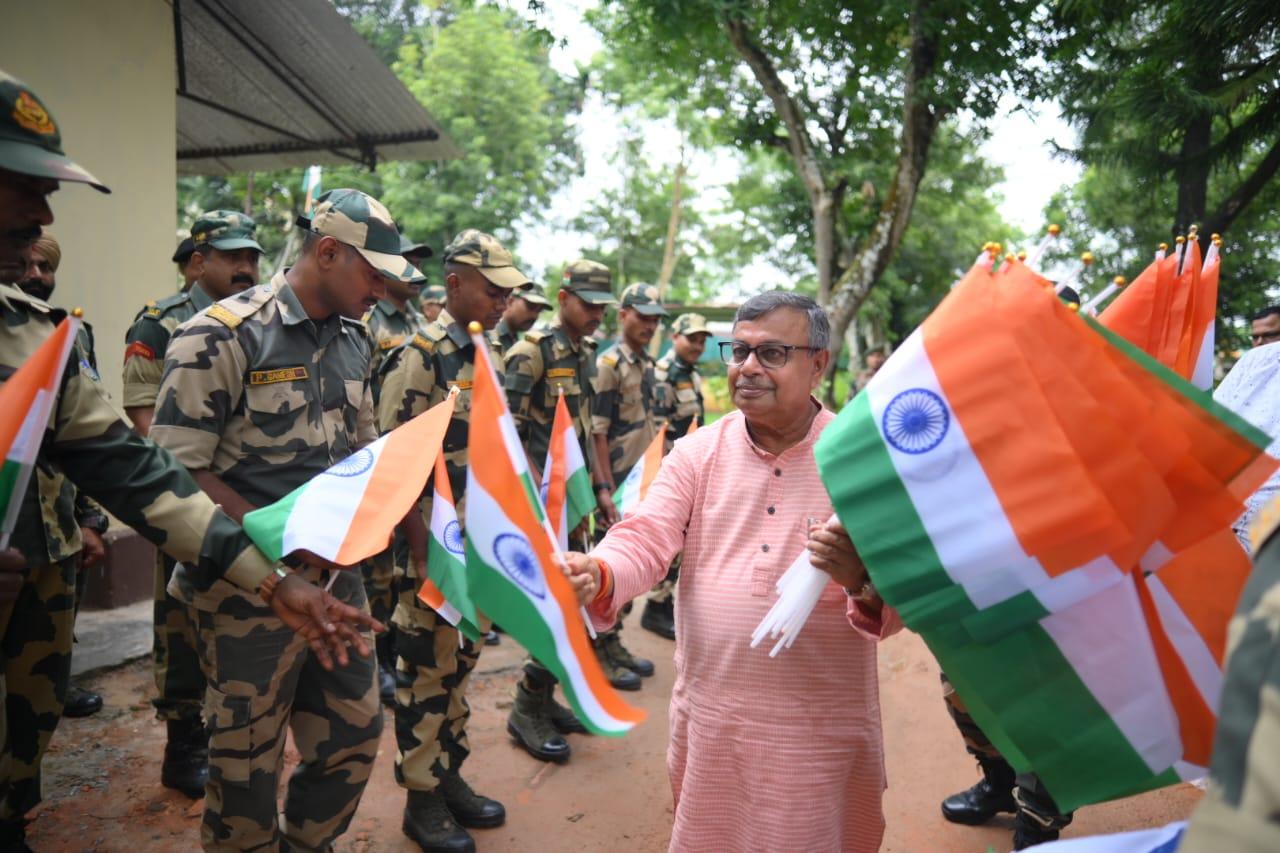 Tripura Minister hands over tricolour to BSF jawans under 'Har Ghar Tiranga' campaign