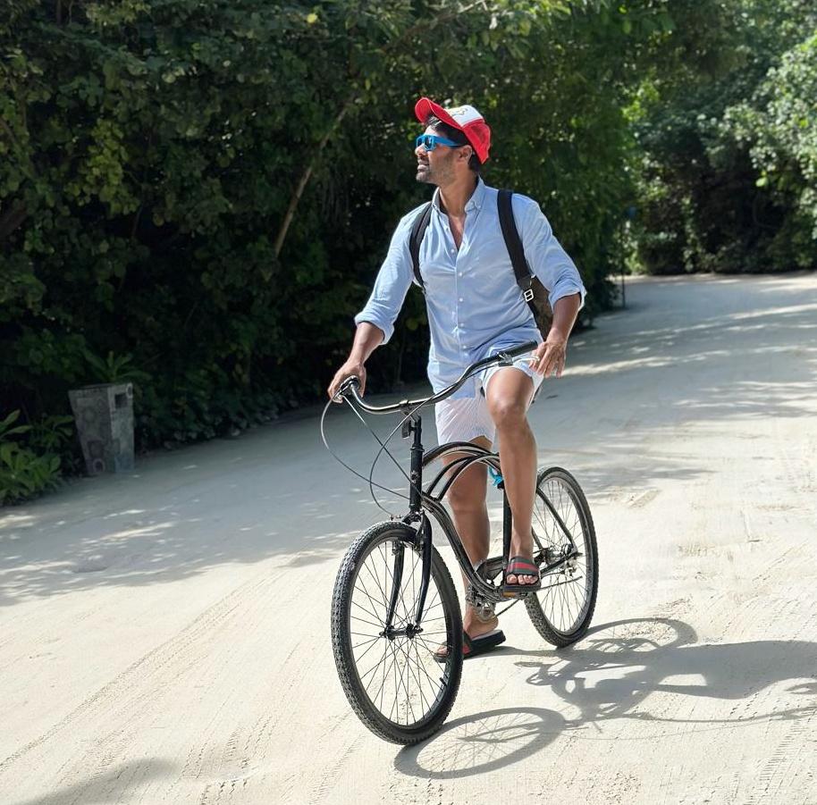 Shabir Ahluwalia cycles from home to set: It’s my ritual to switch into character mode