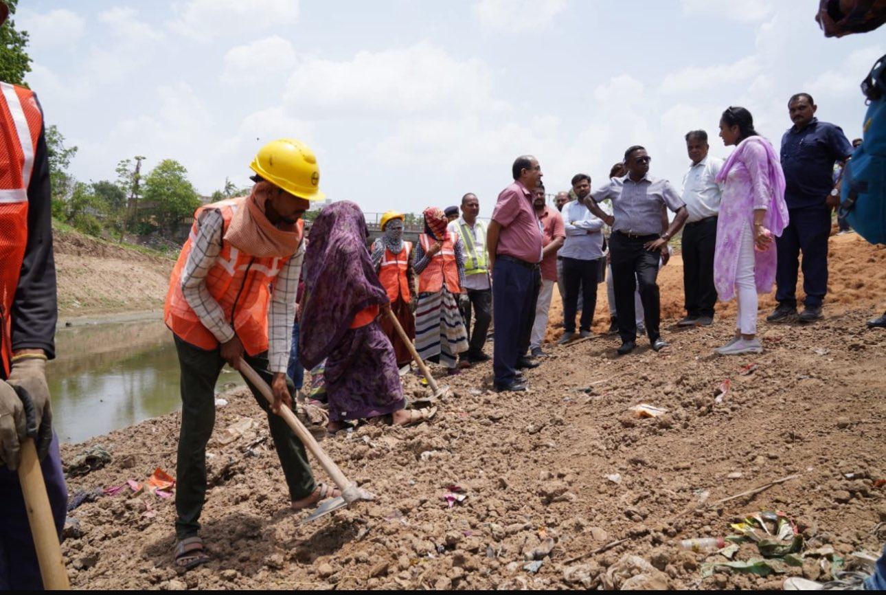 Gujarat: Vishwamitri riverfront project nears completion as monsoon looms