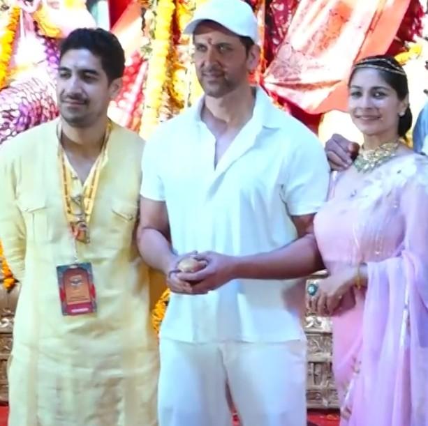Hrithik Roshan joins in the star-studded Durga Puja celebration with Alia, Karan & Rani