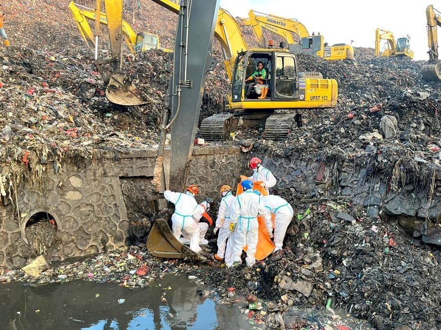 Death toll rises to 7 in Indonesia's waste mound collapse