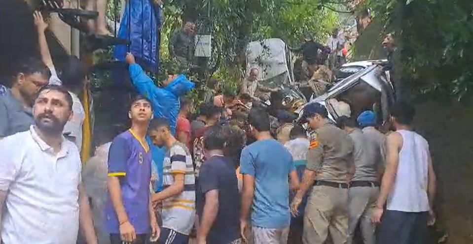 Two dead, 2 missing as torrential rain wreaks havoc in Himachal's Mandi