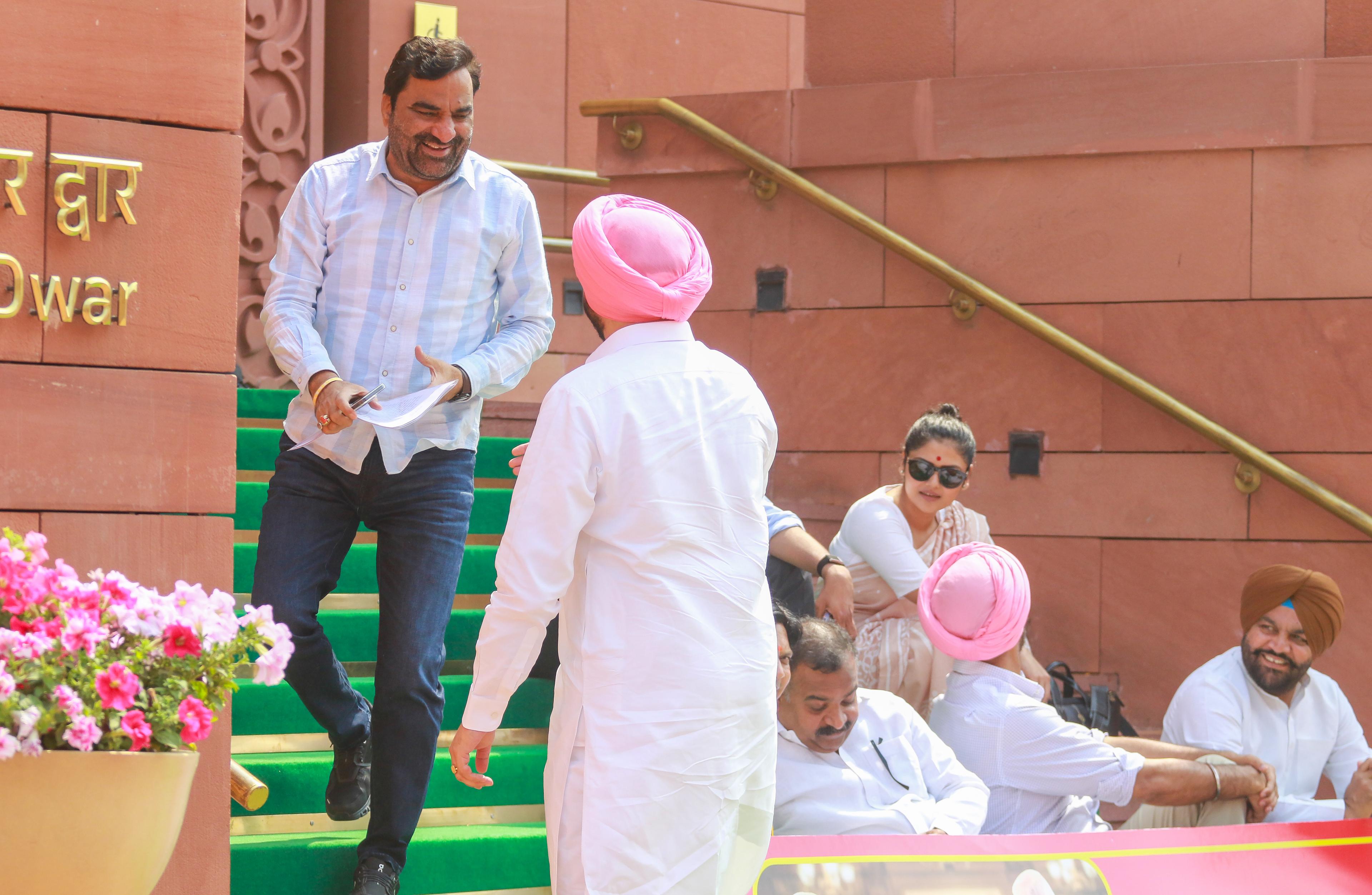 MP Hanuman Beniwal raises issue of gas cylinder shortage in Parliament