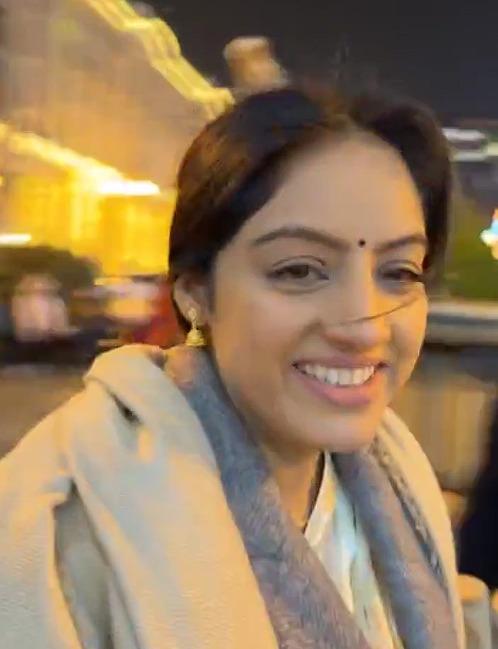 'Diya Aur Baati Hum' fame Deepika Singh dances her heart out on the streets of Georgia