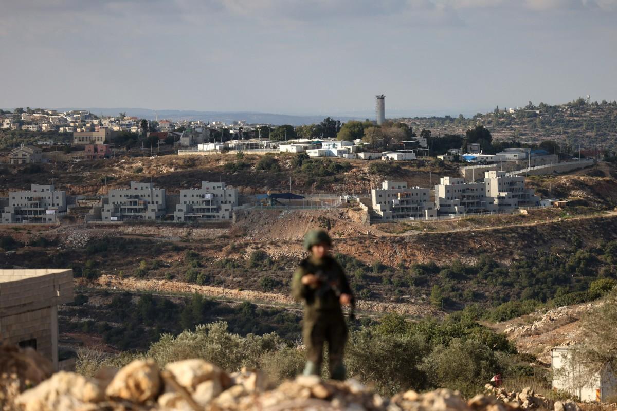 Israel freezes legislative process for West Bank annexation