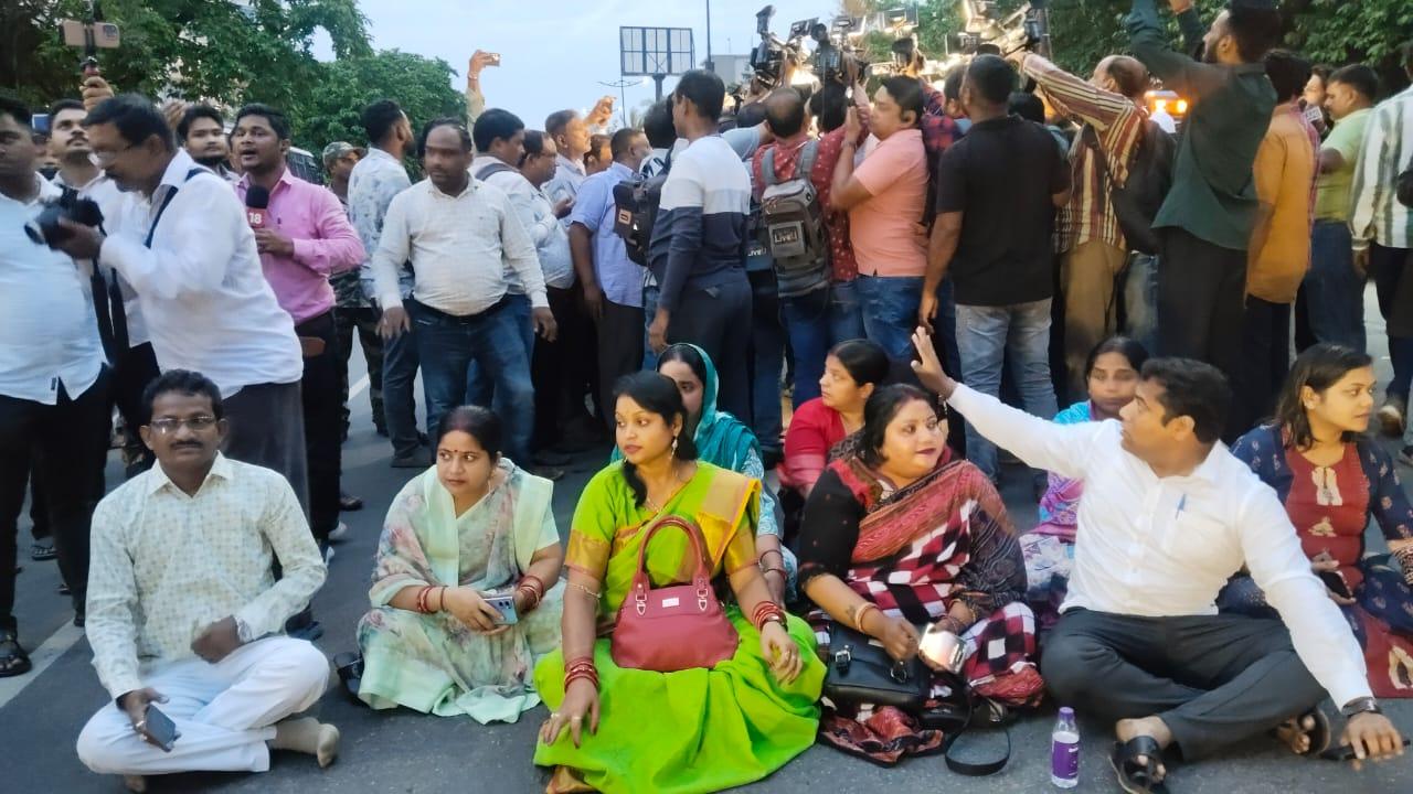 Assault on official: BJD corporators stage protest in Bhubaneswar seeking arrest of culprits