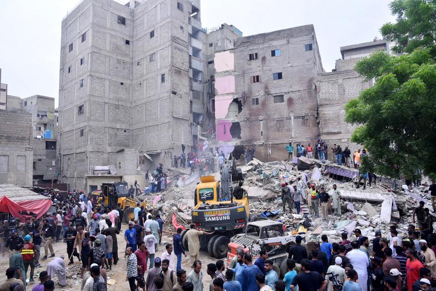 Pakistan: Death toll from Karachi building collapse rises to 17