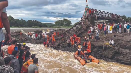 Pune bridge collapse: Four dead, 51 injured; Maha govt announces Rs 5 lakh compensation to kin of deceased