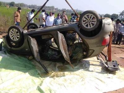 Three youths die after car falls into canal in Itarsi after breaking through railing