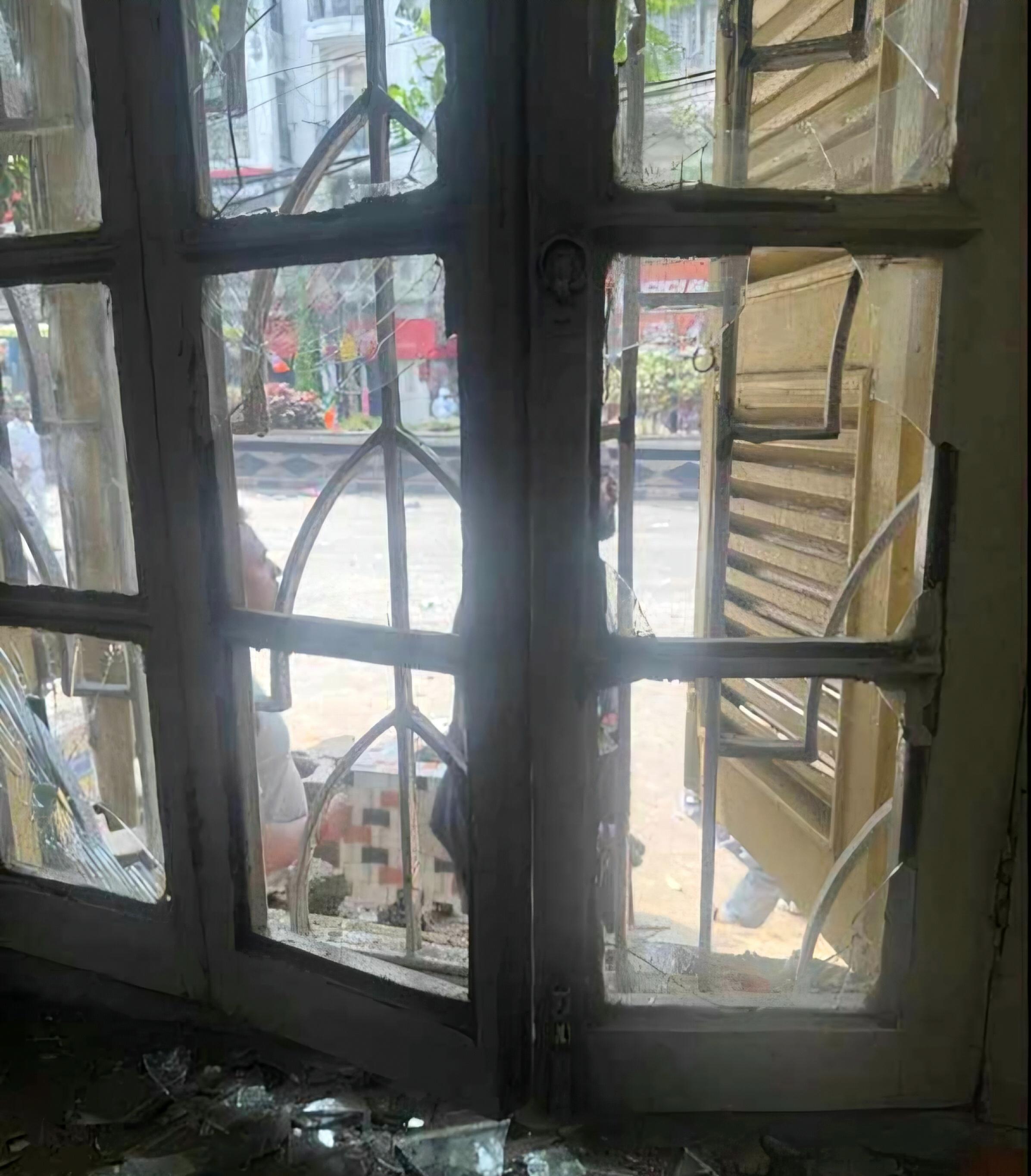 TMC and BJP workers clash ahead of PM Modi's rally in Kolkata