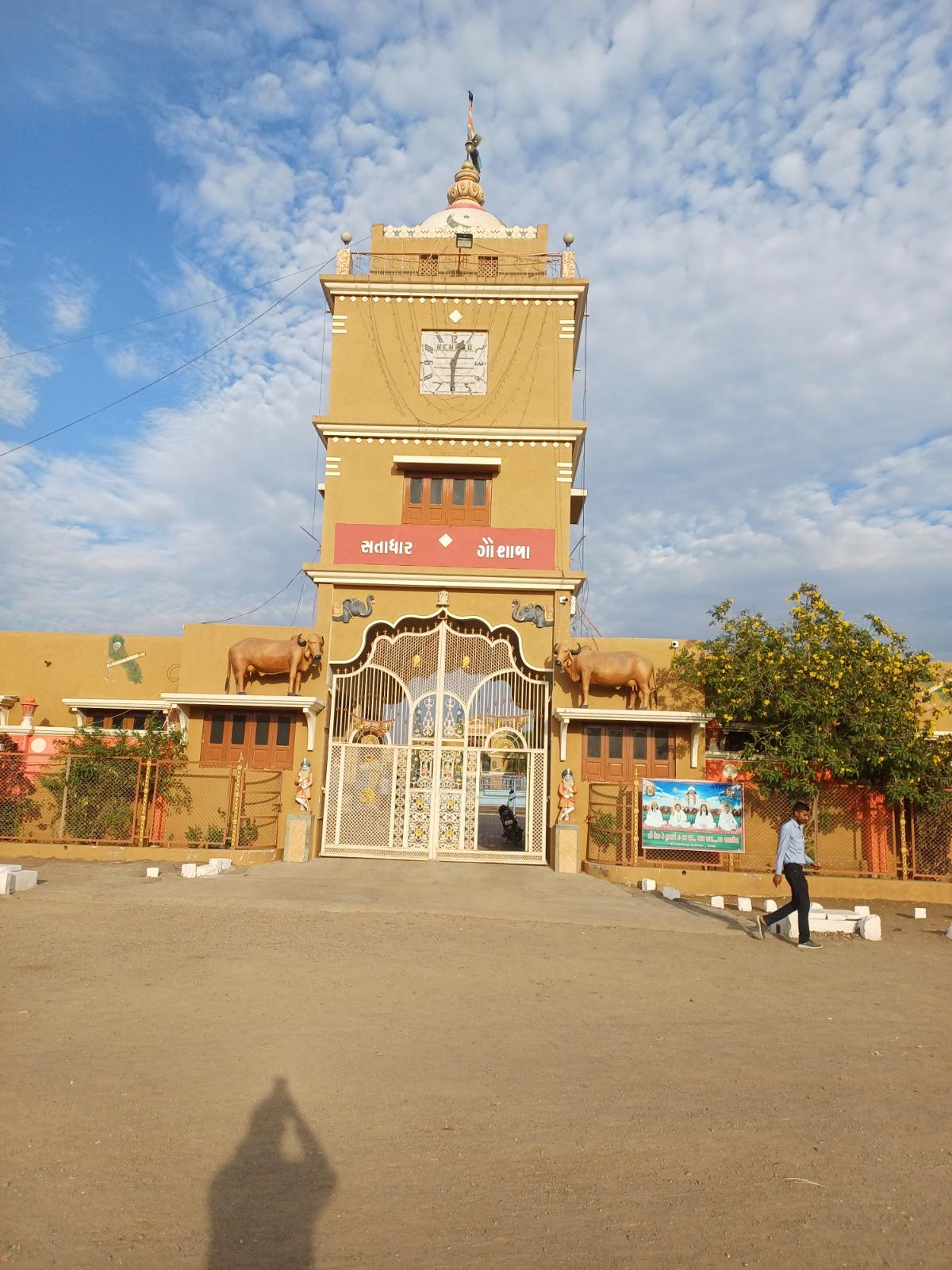 Satadhar Dham's biogas-driven mega kitchen in Gujarat serves 10,000 pilgrims daily