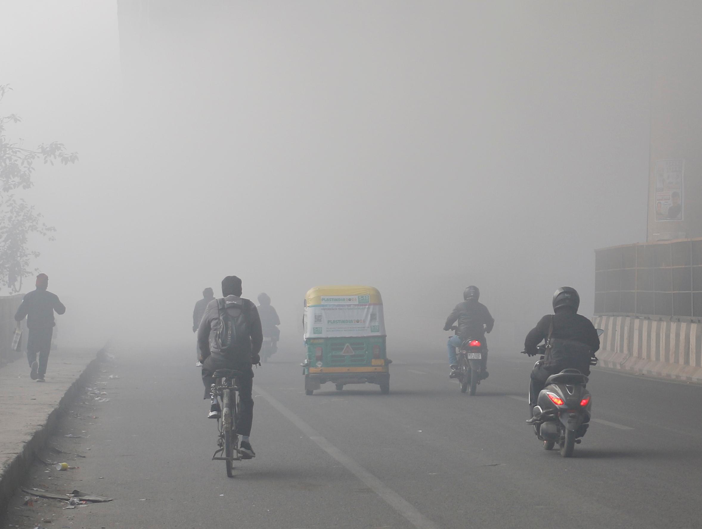 Delhi's air quality continues to remain 'very poor' amid biting cold