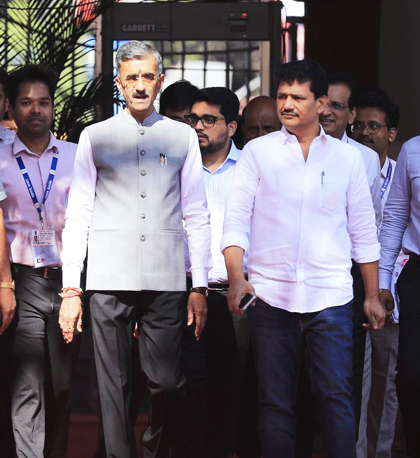 Maha minister directs for preparing comprehensive plan to strengthen health institutions