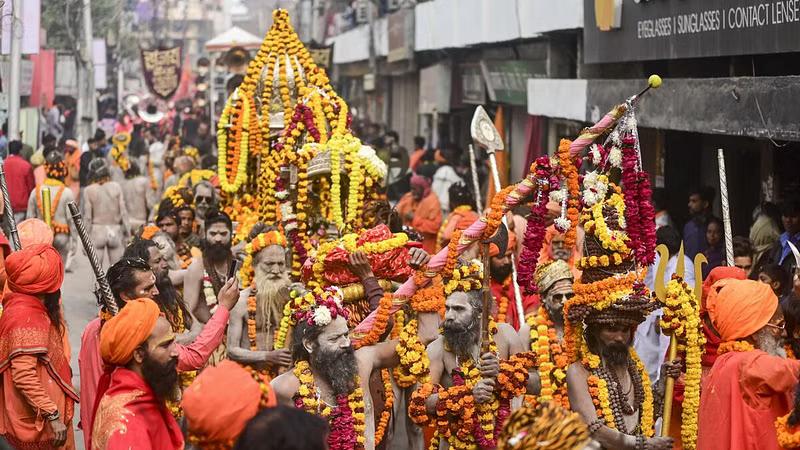 Vaishanv sect Akharas make entry at Maha Kumbh