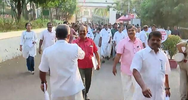 Early trends in Kerala local body polls throw up mixed picture, BJP gets off to promising start