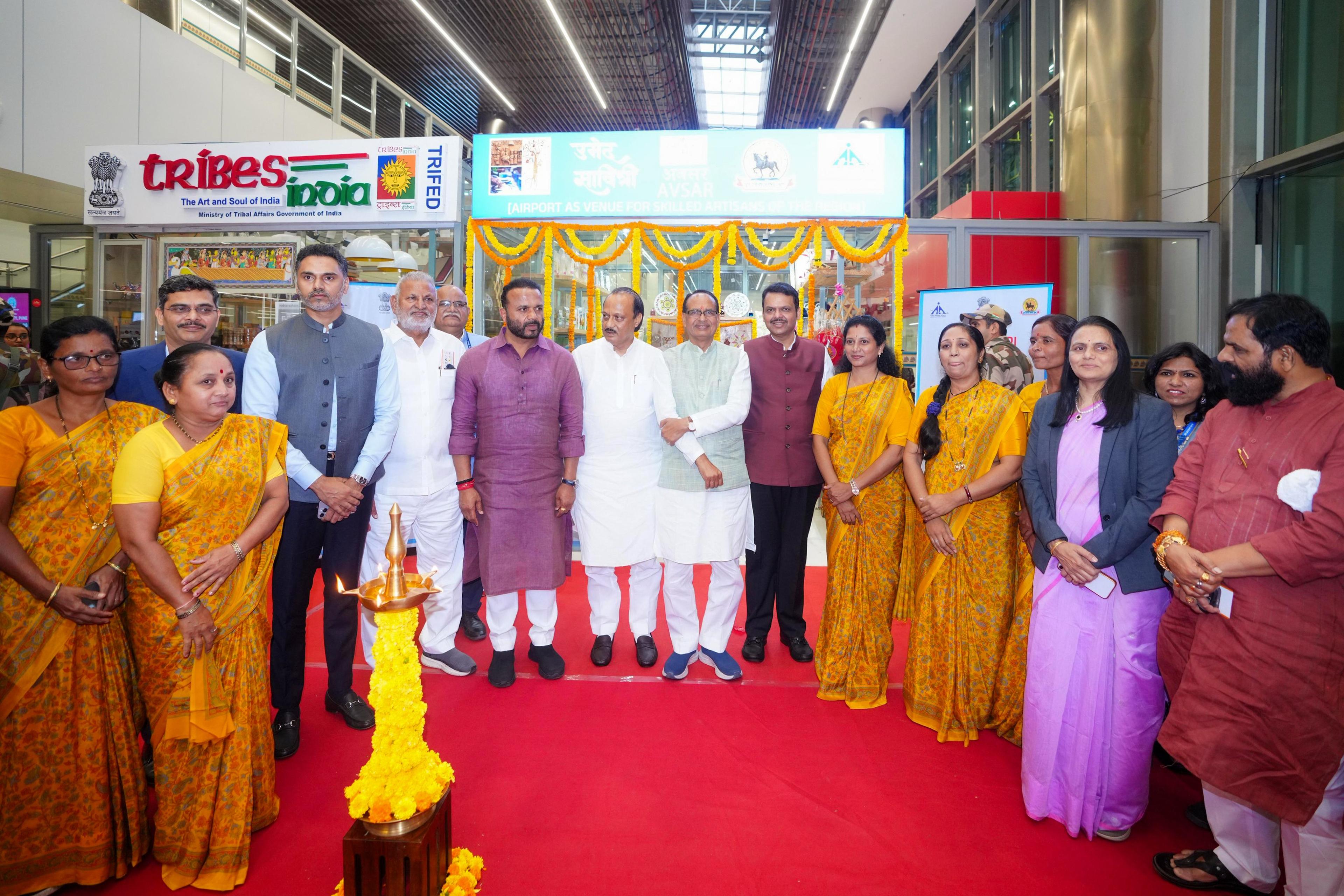 Maha CM pitches for use of technology in the agriculture sector