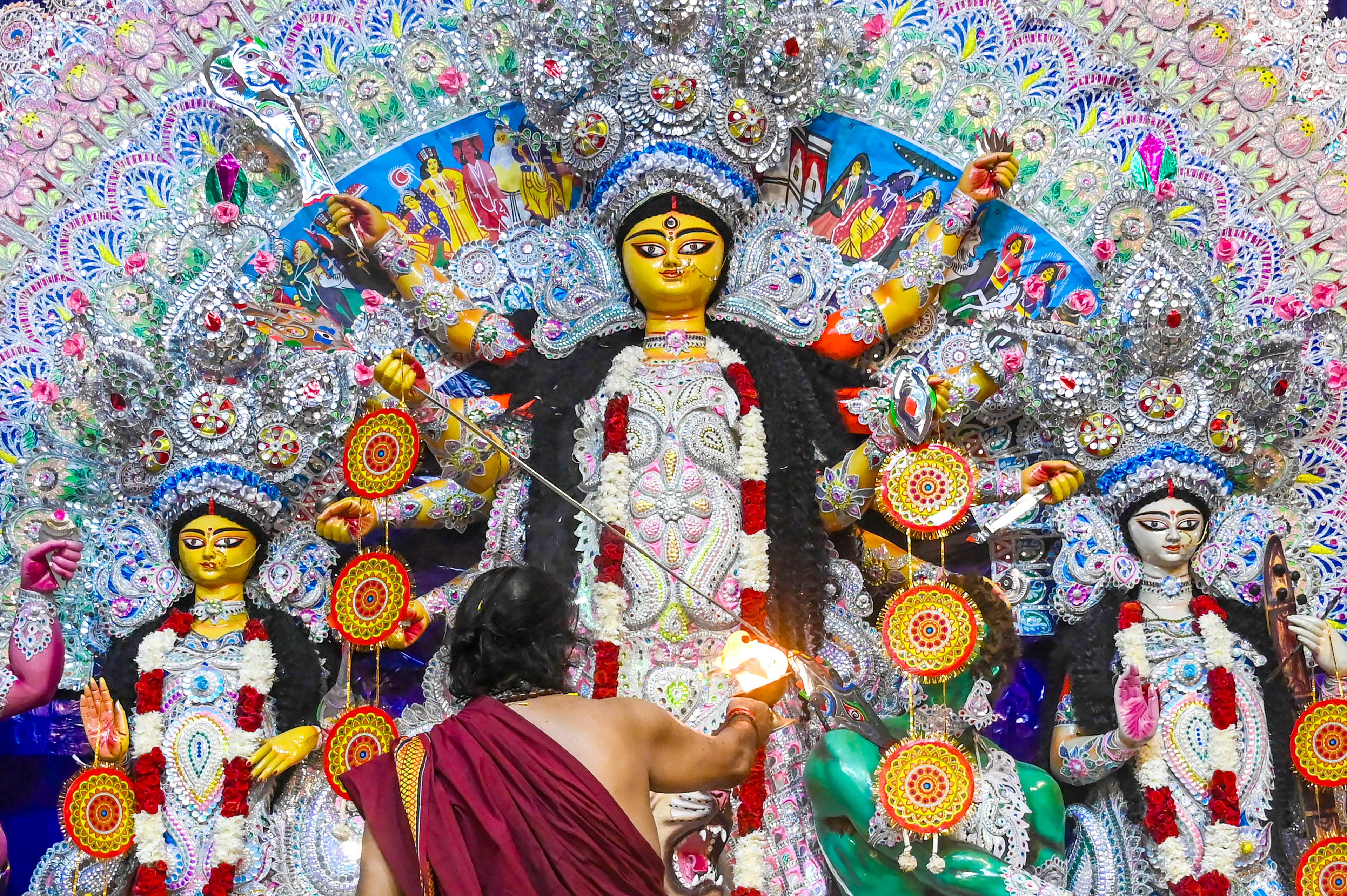 Police make special arrangements to protect Durga idols' jewellery in Kolkata mandaps