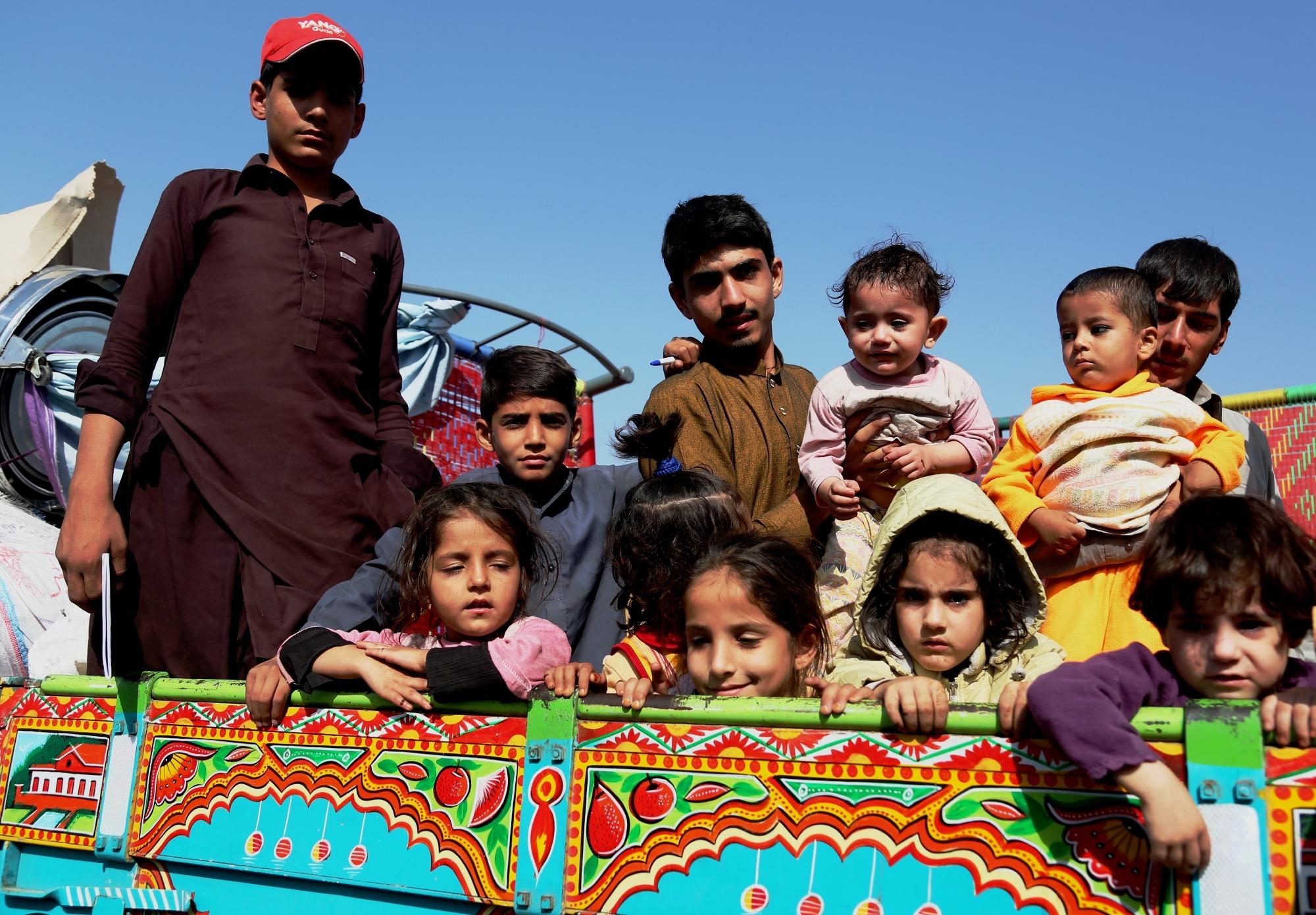 Pakistani authorities ask Afghan refugees to return voluntarily or face force