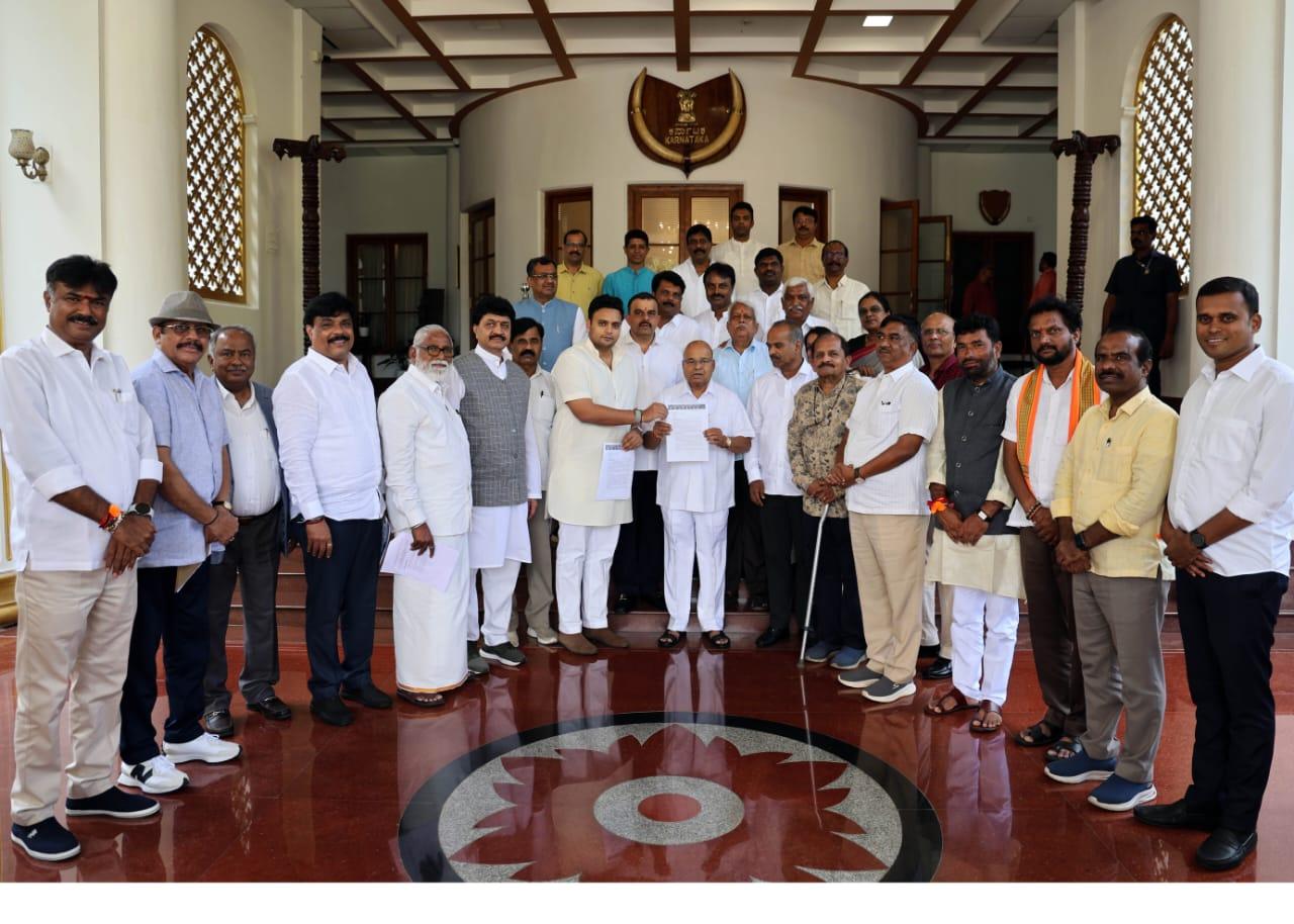 BJP submits memorandum to K'taka Governor to delete Christian sub-castes from draft caste list