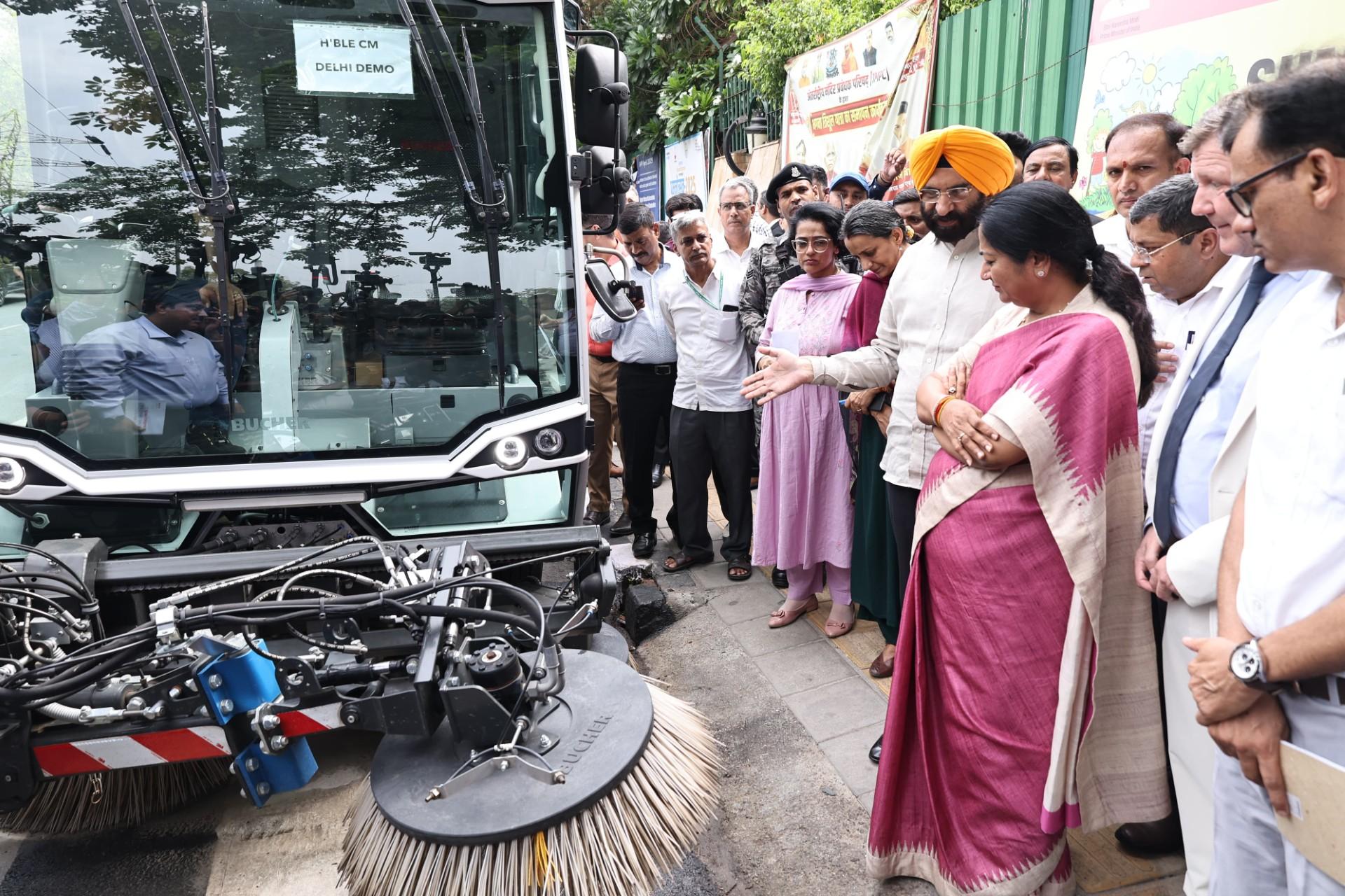 460 sprinkler machines with smog guns to hit Delhi streets soon: CM Rekha Gupta