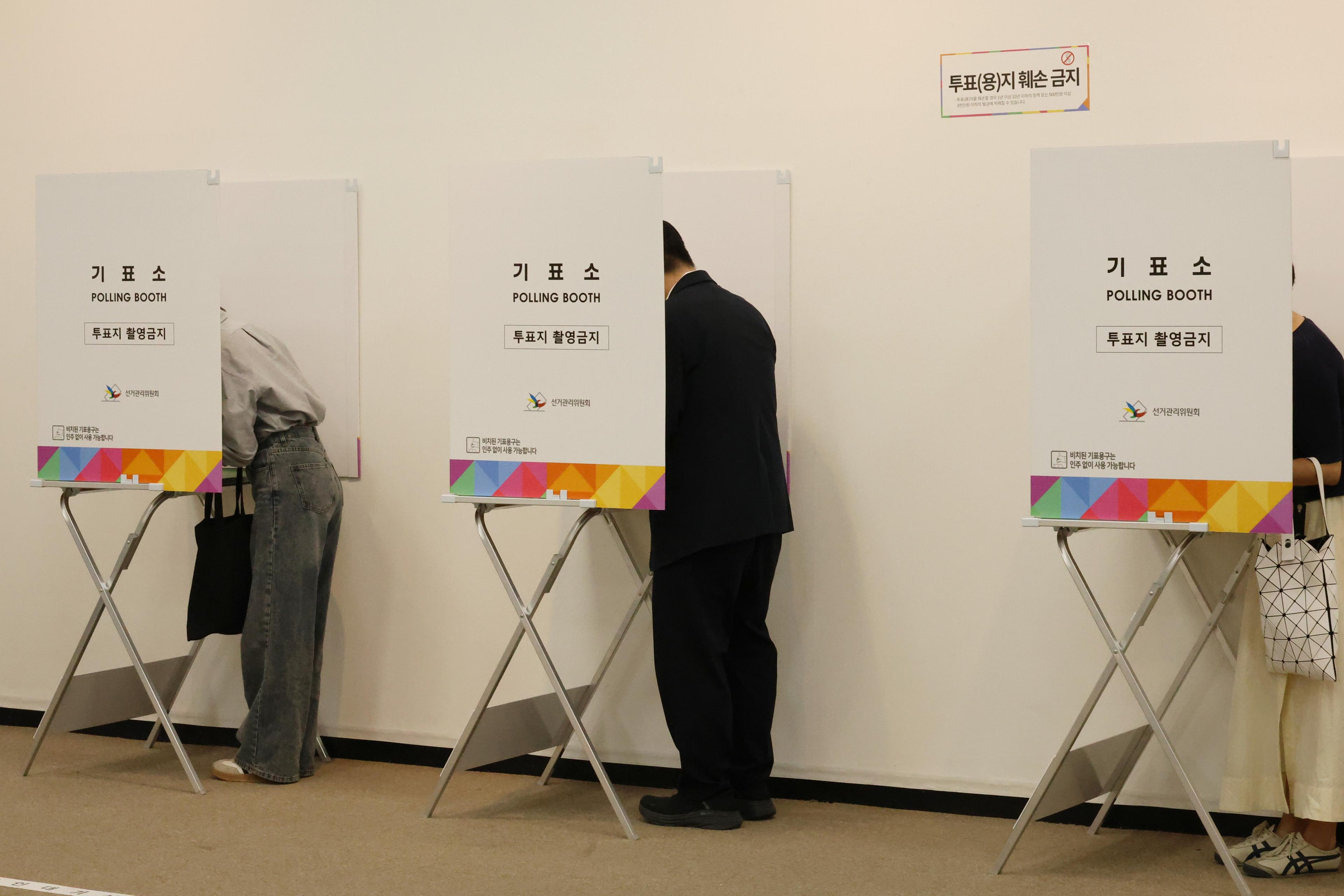 South Korea: Election worker apprehended after allegedly casting vote on husband's behalf