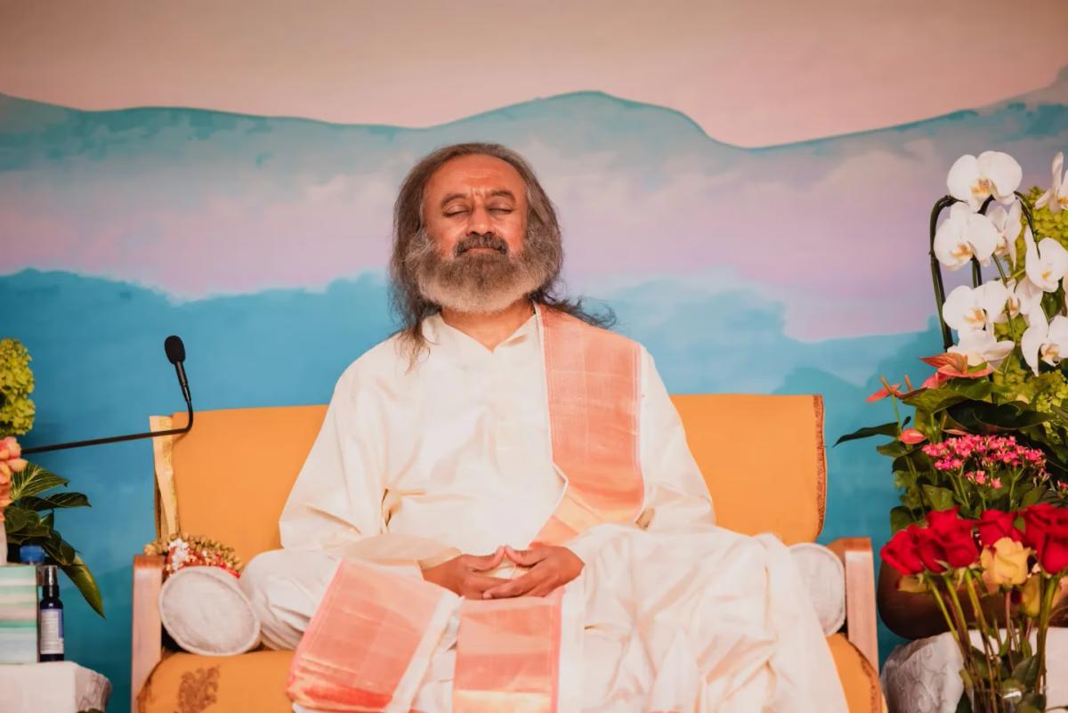 Sri Sri Ravi Shankar Leads Peace Meditation