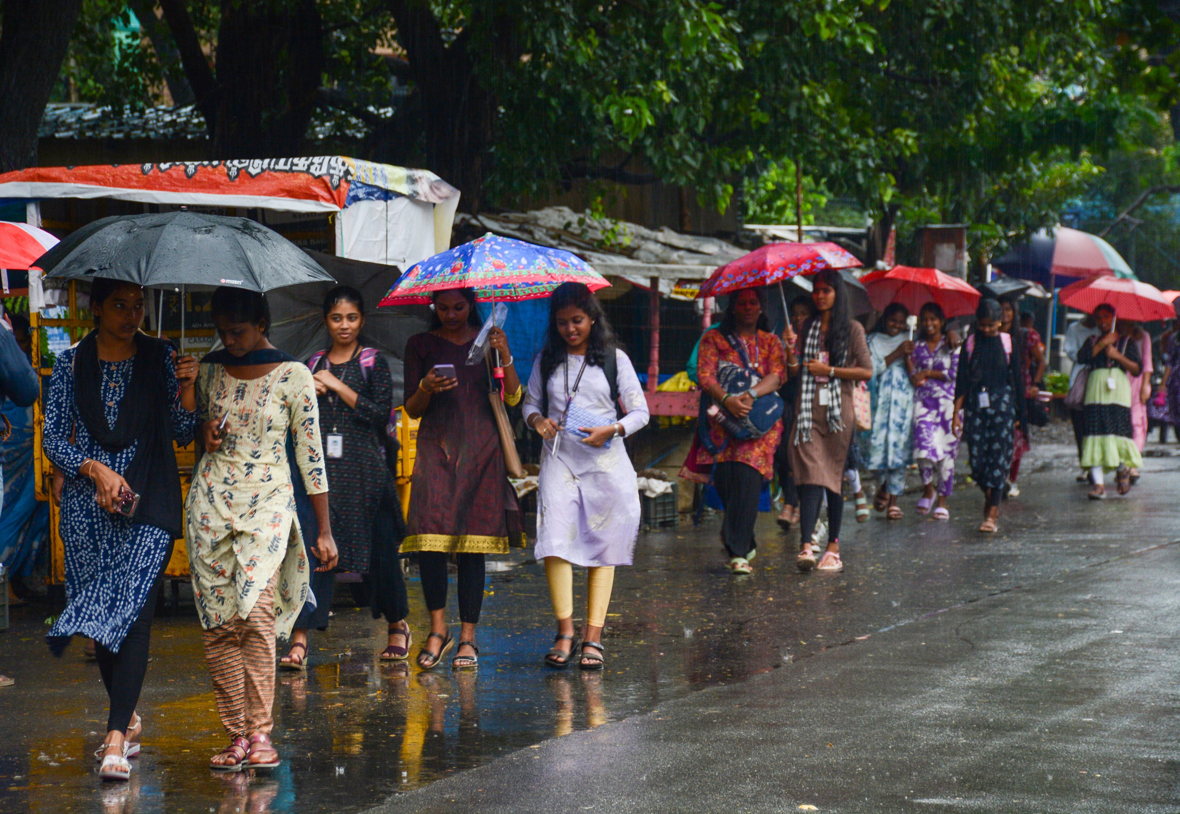 Weather department issues 'Yellow Alert' for Chennai, six other TN districts today