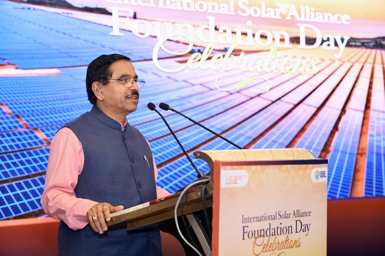 India’s installed solar capacity reaches nearly 136 gigawatts: Pralhad Joshi