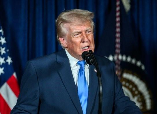 Trump blocks Chinese-linked chip asset deal