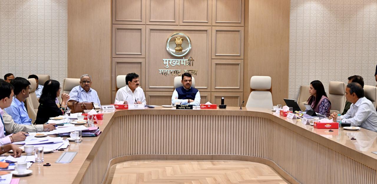 CM Fadnavis directs formation of committee to explore use of solar power in textiles sector