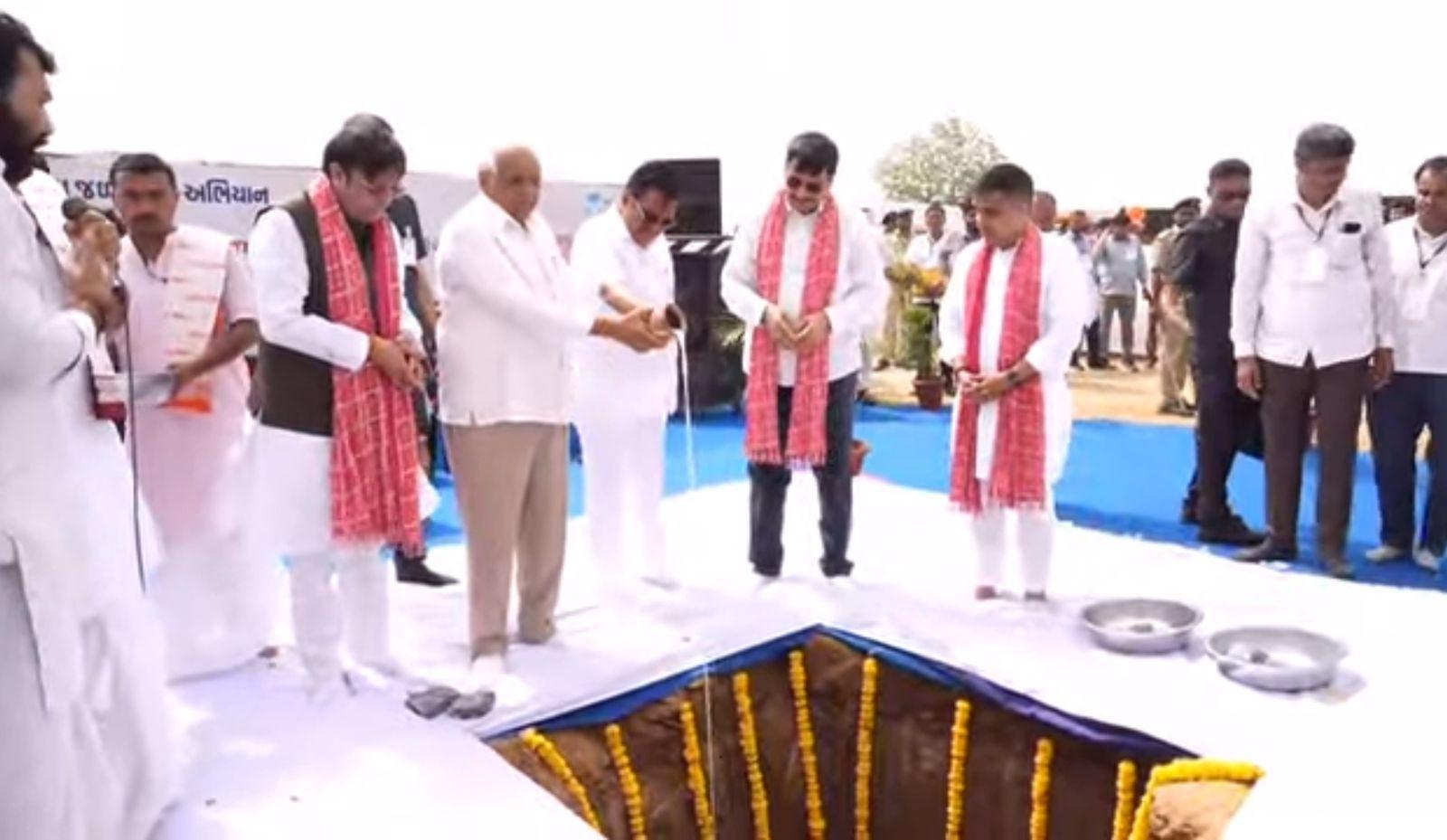 Gujarat CM Bhupendra Patel launches recharge well project in Banaskantha