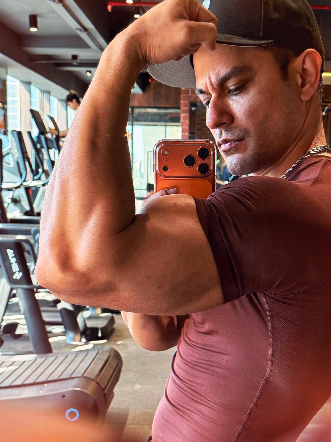 Kunal Kemmu flaunts his ‘arms and ammunition’ in the gym
