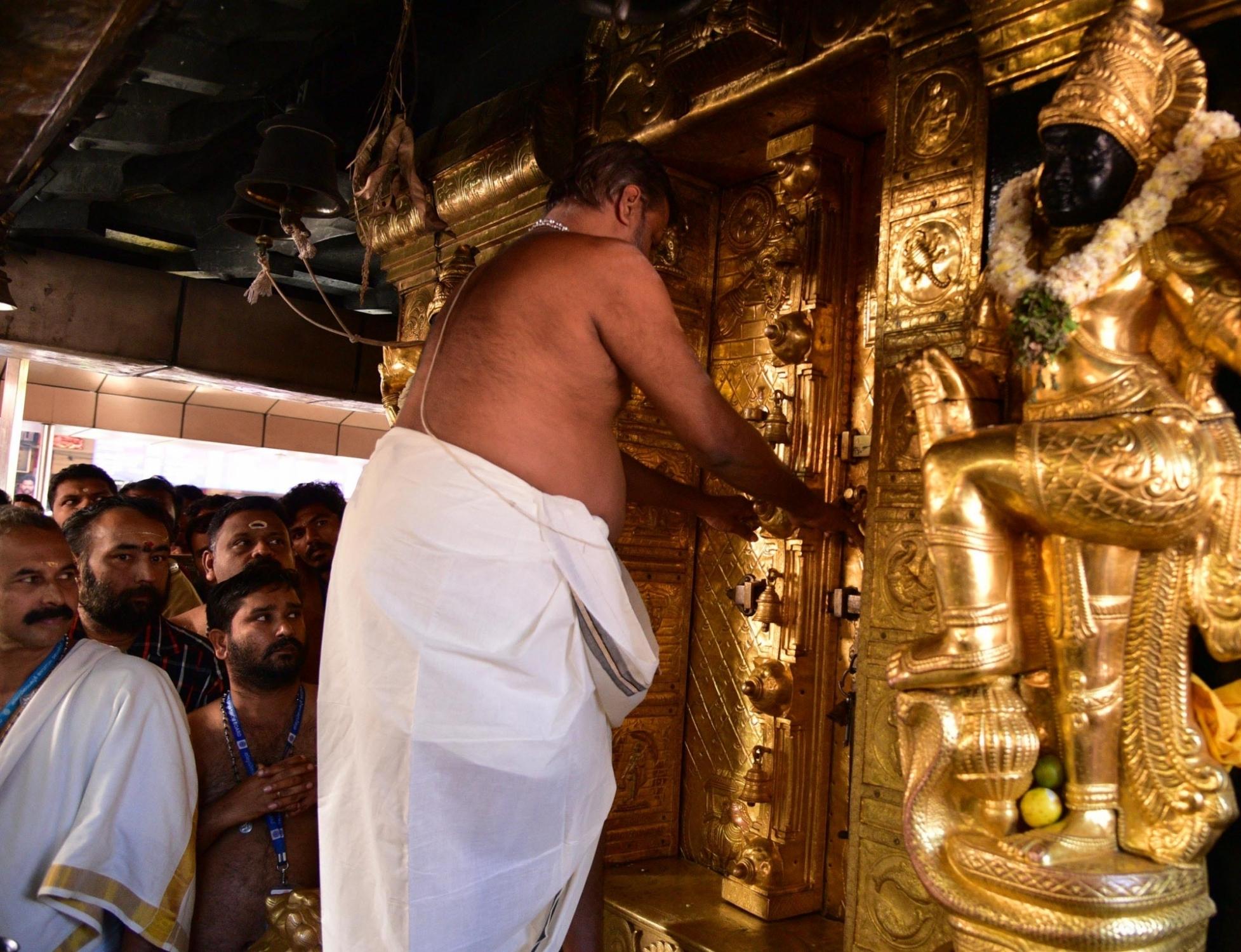 Political sparring over Sabarimala gold theft probe as CPI-M Minister counters Satheesan; Prakash clarifies